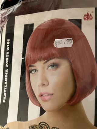Peluca bob y pluma disfraz