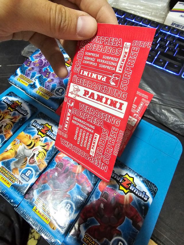 9 sobres precintados Invizimals