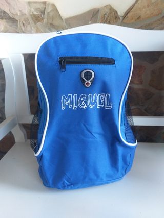Mochila con tú nombre y logo