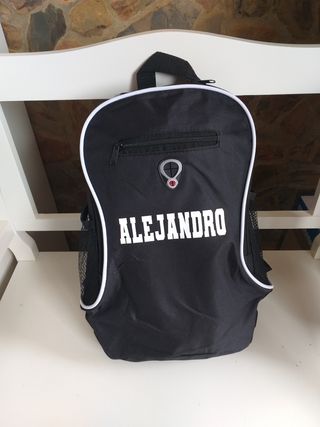 Mochila con tú nombre y logo