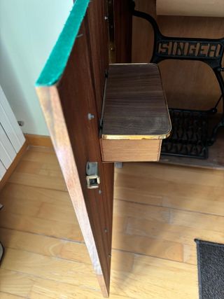 Maquina Wertheim y mueble 76x56x41cm