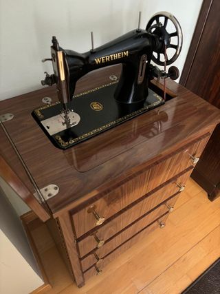 Maquina Wertheim y mueble 76x56x41cm