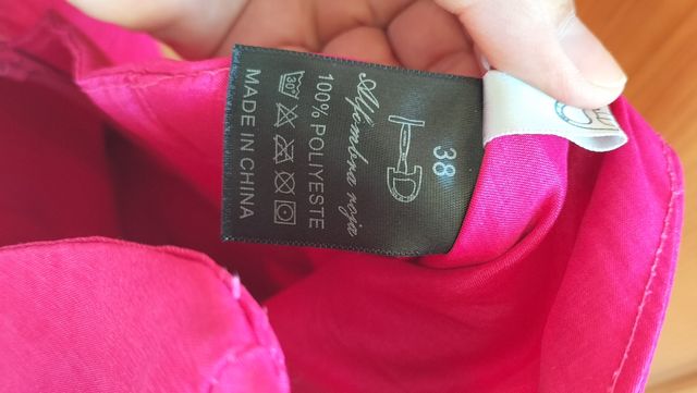 Vestido de cóctel rosa.