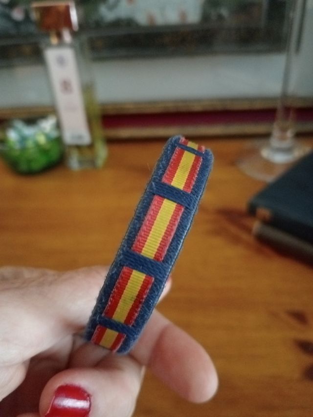 Pulsera rígida bordes plata