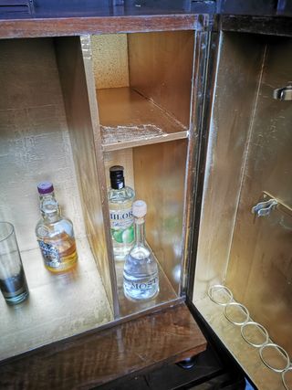 Mueble bar de madera