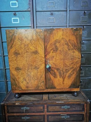 Mueble bar de madera