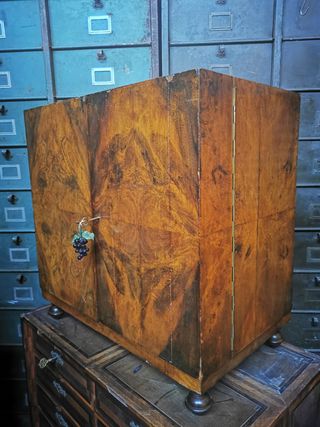 Mueble bar de madera