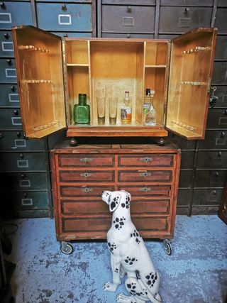 Mueble bar de madera