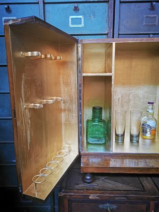 Mueble bar de madera