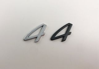 EMBLEMA LETRA 4 PORSCHE NEGRA O PLATA