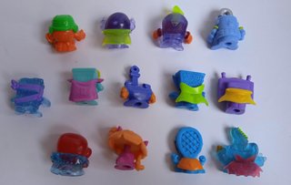Muñecos Superthings