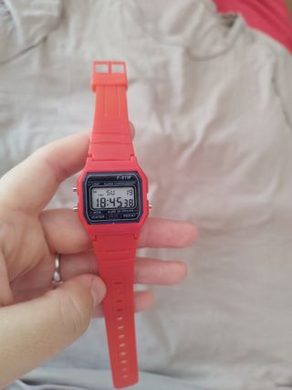 Reloj rojo