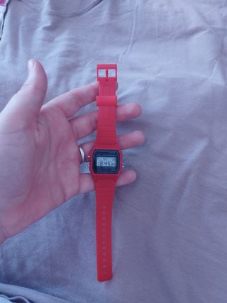 Reloj rojo