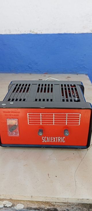 Transformador de Scalextric y 2 mandos de coches