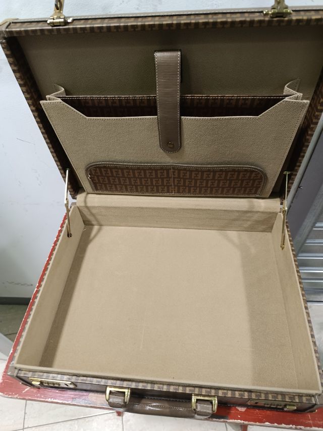 Maletín ff fendi  (no original) Italia