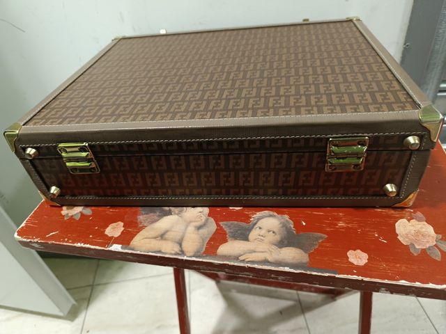 Maletín ff fendi  (no original) Italia