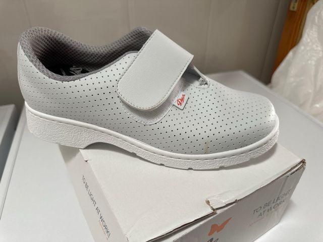 Zuecos sanitarios cerrados