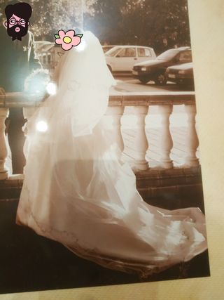 Traje de novia . color marfil
