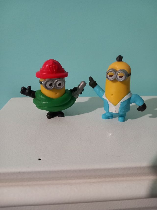 2 piccoli pupazzetti in plastica dei Minnions