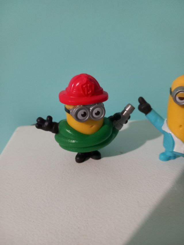 2 piccoli pupazzetti in plastica dei Minnions