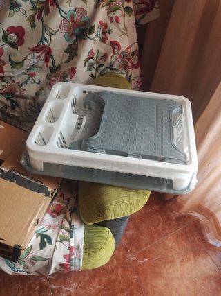 Escurridor de platos y vasos.