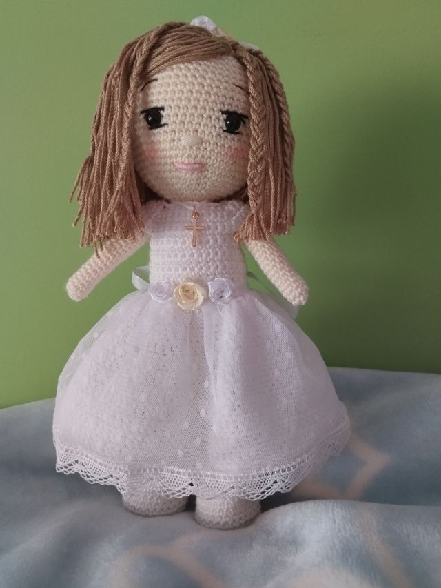 Muñeca de comunión a crochet