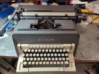 Maquina de escribir olivetti