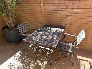 Mesa y sillas exterior