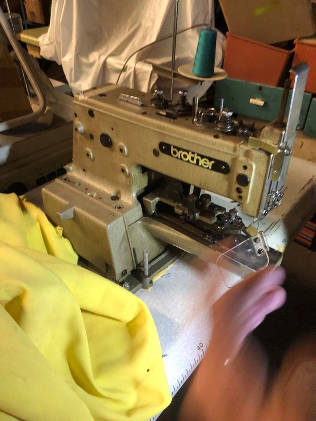 Maquina de coser botones