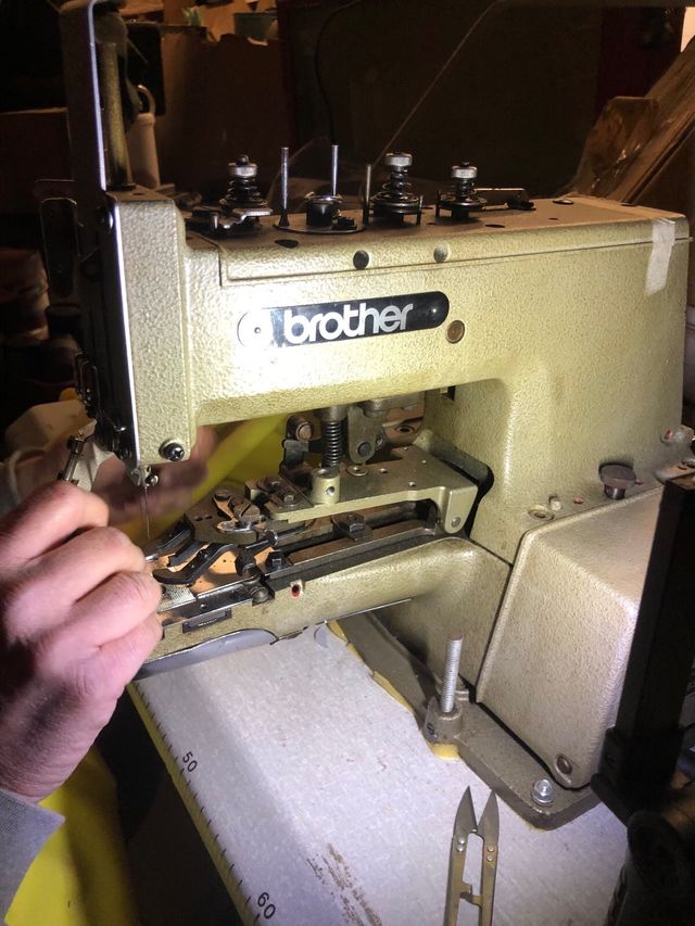 Maquina de coser botones