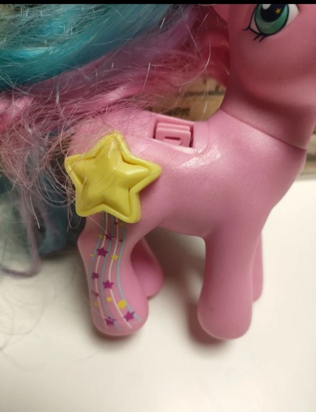 PEQUEÑO PONY ROSA CON MECANISMO