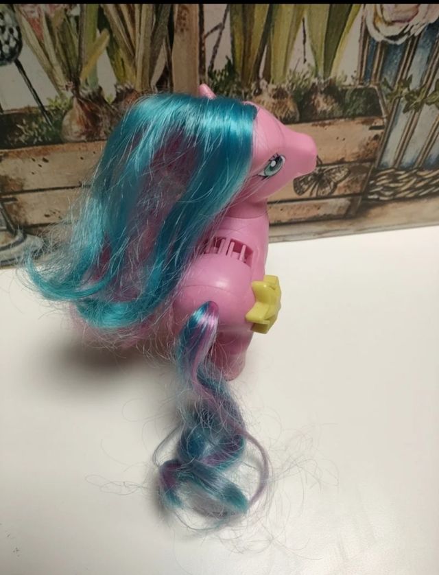 PEQUEÑO PONY ROSA CON MECANISMO