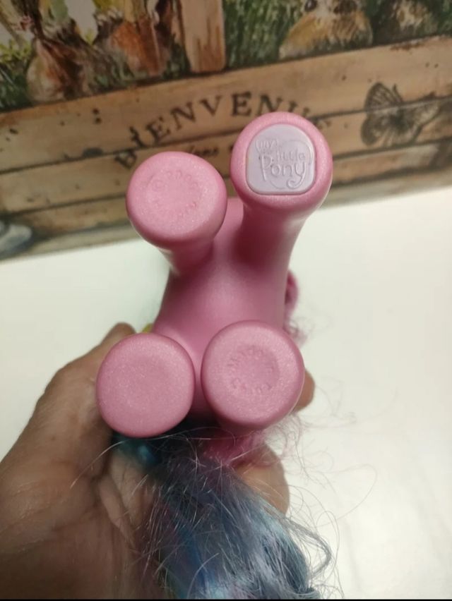 PEQUEÑO PONY ROSA CON MECANISMO