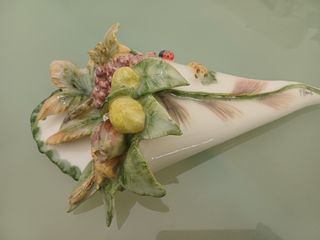 cono in ceramica firmata vintage  a rilievo 