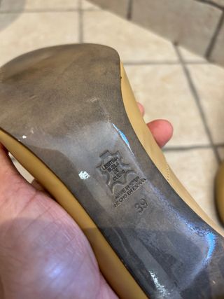 Salones color  café con leche de piel de firna.