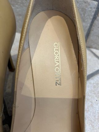 Salones color  café con leche de piel de firna.