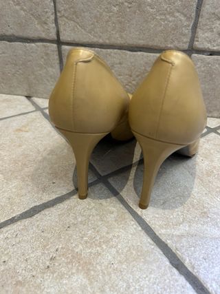 Salones color  café con leche de piel de firna.