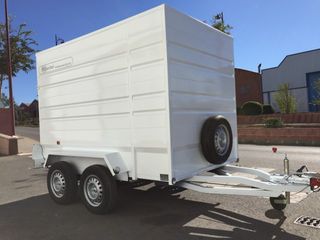 remolque doble eje cerrado robusto