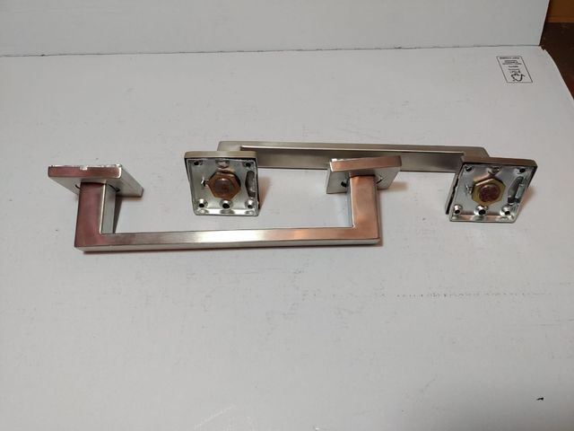 AGARRADOR DE ACERO INOXIDABLE