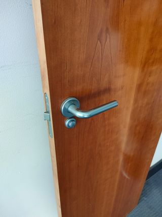 PUERTA MADERA MACIZA SIN MARCO