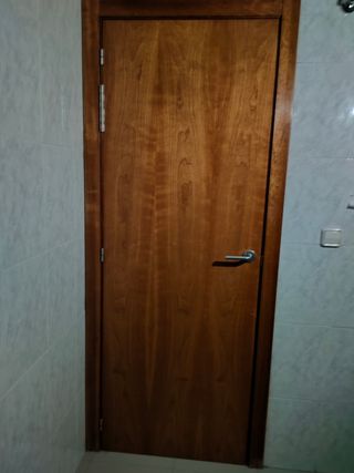 PUERTA MADERA MACIZA SIN MARCO