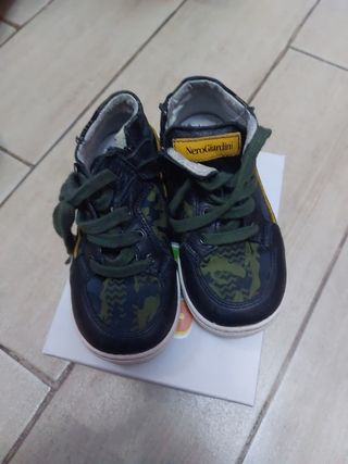 Scarpe bimbo num 23