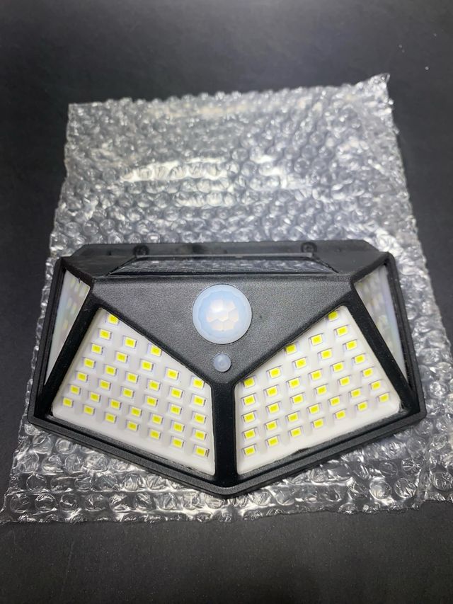 Lampara LED Solar Con Detector De Movimiento