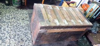 Baúl antiguo de pueblo