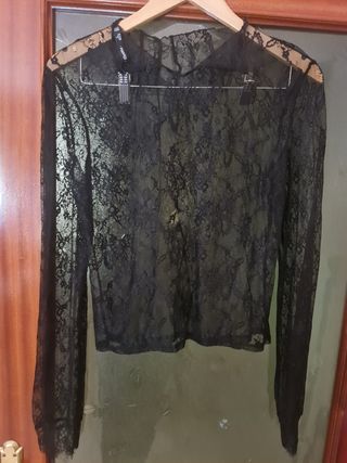 Falda y blusa de encaje