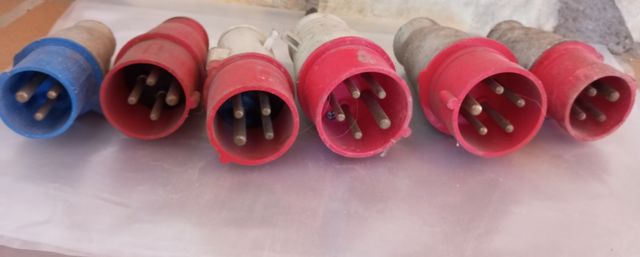 Lote 22enchufes monofásicos y trifásicos