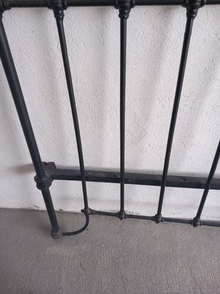 Cabecero de forja antiguo
