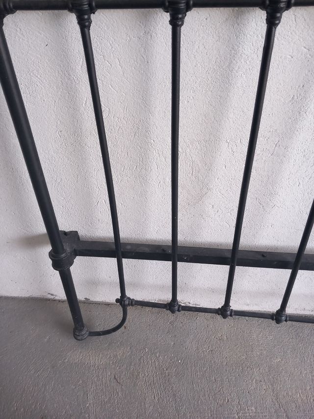 Cabecero de forja antiguo
