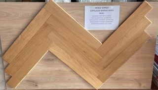 Tarima roble espiga o punta hungria con barniz