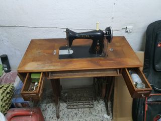 Máquina de coser antigua